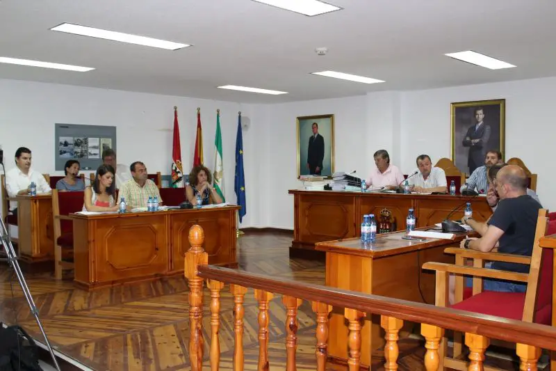 El Pleno del Ayuntamiento de Pulpí aprueba las convocatorias de ayudas a estudiantes en el extranjero.