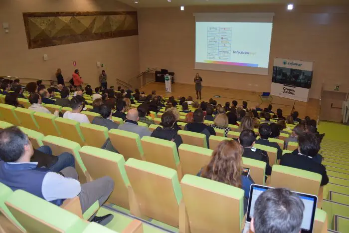 La Universidad de Almería participa en unas jornadas organizadas por Cajamar y por el PITA, adelantando nuevas líneas de colaboración con ambas entidades para completar su proceso de apoyo a emprendedores.