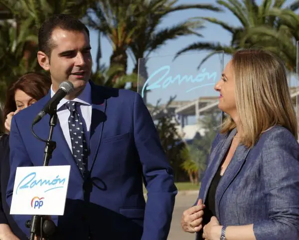 El alcalde y candidato popular recibe además el respaldo de la Junta de Andalucía al proyecto Puerto-Ciudad y para hacer de Almería un puntal en el desarrollo de Andalucía