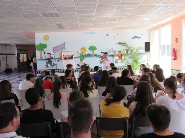 El centro ha organizado una jornada de actividades con el alumnado del IES Mar Mediterráneo de Aguadulce.