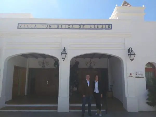 El delegado territorial de Turismo ha visitado este hotel ubicado en La Alpujarra almeriense.