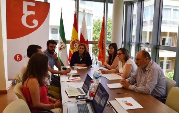 El Colegio de Economistas de Almería ha recibido recientemente una reunión de los organizadores con representantes de centros educativos.
