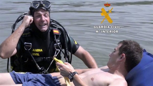 La Guardia Civil de Almería recuerda la normativa reguladora del uso de motos acuáticas y difunde consejos de seguridad en el medio acuático.