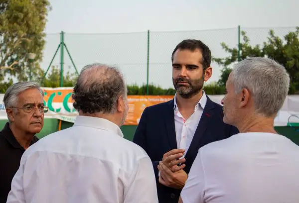 El alcalde, Ramón Fernández-Pacheco, ha asistido a la inauguración de las instalaciones, junto al presidente del club, José Luis Romera.