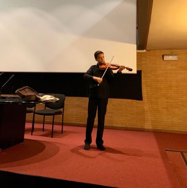 El joven violinista Javier Gutiérrez, miembro de la OJAL, ha sido el elegido tras una audición.