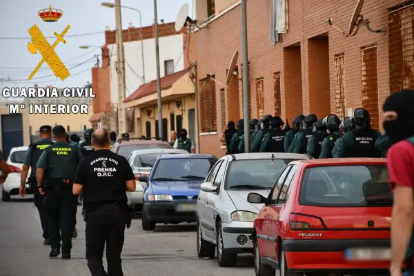 La operación se ha desarrollado por 80 efectivos de la Guardia Civil en Almería y apoyo del Servicio Aéreo de la Guardia Civil.