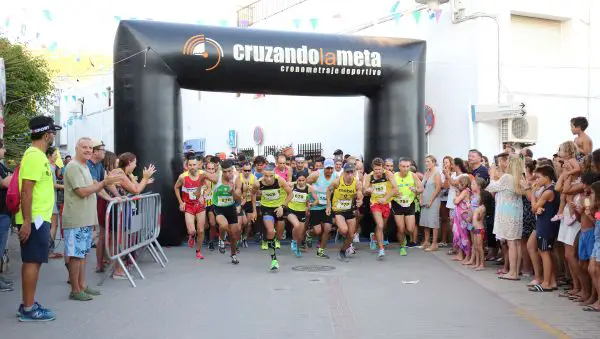 La carrera que une las localidades turísticas de Aguamarga y Carboneras logró congregar a cerca de 1.000 personas el pasado fin de semana, donde Zouhair el Janati y Janine Lima Rodríguez se alzaron como ganadores de la carrera en sus respectivas categorías.