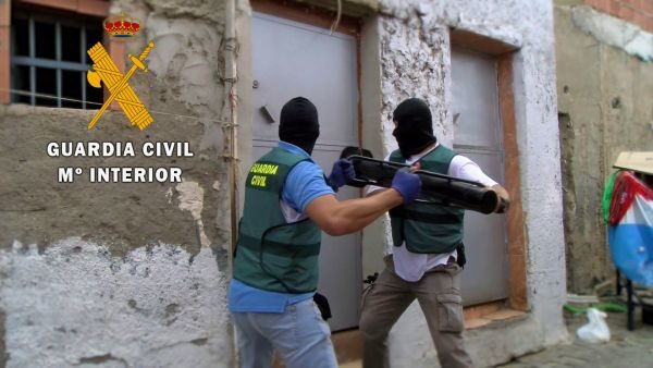 La Guardia Civil ha incautado también 60 kilos de cogollos, 59.000 euros en efectivo, seis armas y tres vehículos.