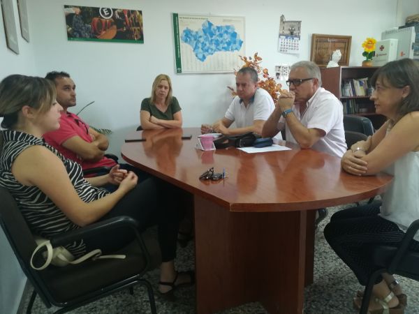 El CADE de Laujar de Andarax acoge un encuentro de los delegados José Luis Delgado y Emilio Ortiz con emprendedores y empresas de la zona.