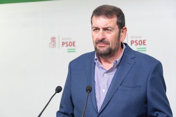 Martín Gerez exige la retirada de publicaciones personales y partidistas del alcalde en medios “que deben ser neutrales” y abordar la realidad de Vera.