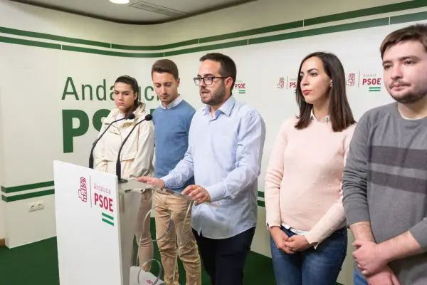 Juan Francisco Garrido pide a los jóvenes del PP que expliquen el recorte de 40 millones en la inversión para infraestructuras en las universidades andaluzas.