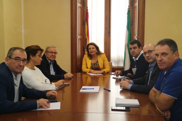 La consejera analiza el inicio de la campaña agrícola en Almería con las organizaciones profesionales agrarias.
