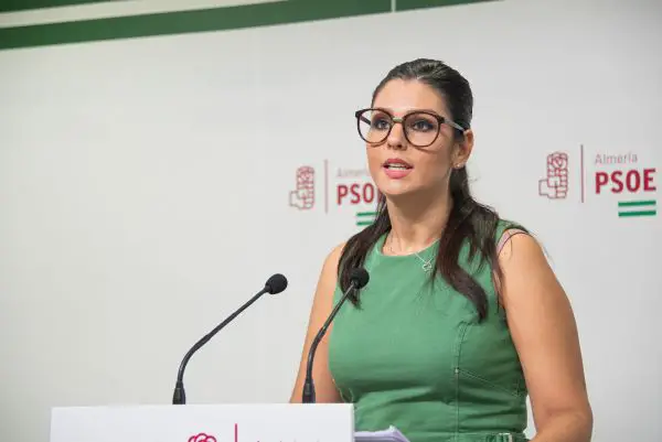 Noemí Cruz: “Los datos son demoledores, el Gobierno andaluz debería replantearse la caótica gestión sanitaria que están realizando en Almería”.