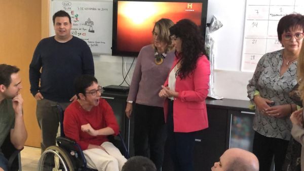 La consejera Rocío Ruiz ha visitado la Asociación ‘A toda vela’ para personas con discapacidad en Almería.
