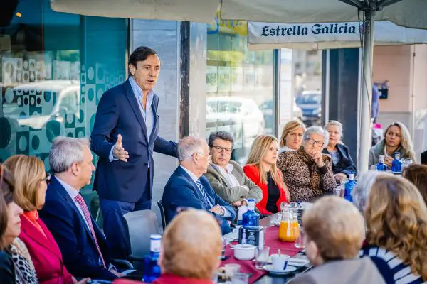 “La mejor política social es la creación de empleo. Debemos concentrar el voto para que no suceda como ocurrió en Almería hace unos años, con un 37% de paro. El PP siempre ha sabido sacar España adelante”, declara Hernando.