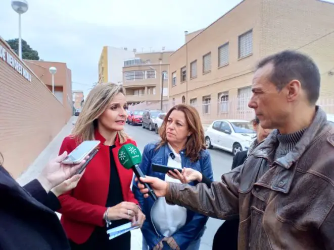 Maribel Sánchez junto a M.ª del Carmen del Castillo han visitado el Centro Indalo en Almería.