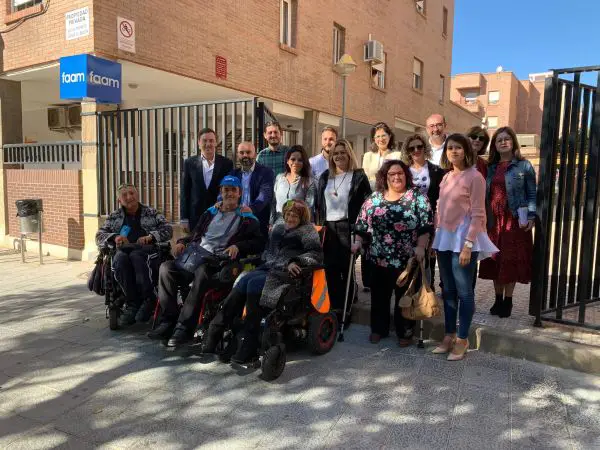 El candidato del PP ha escuchado las demandas de este colectivo y ha agradecido la “importante labor” que la Federación Almeriense de Asociaciones de Personas con Discapacidad hace en la provincia.