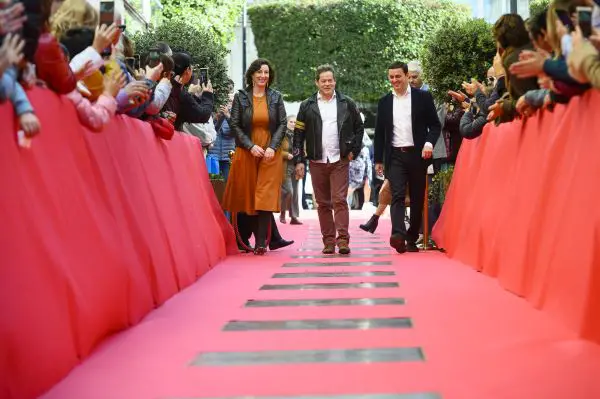 El actor recibe el Premio Homenaje ‘Almería, Tierra de Cine’ de FICAL y descubre la Estrella con su nombre en el Paseo de la Fama, frente al Teatro Cervantes.
