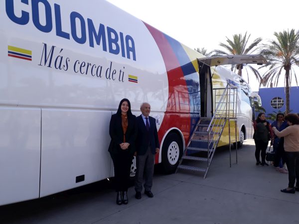 Estacionado en el Parque de las Almadrabillas, durante dos días ofrecerá servicios de asesoría a ciudadanos colombianos residentes en la provincia.