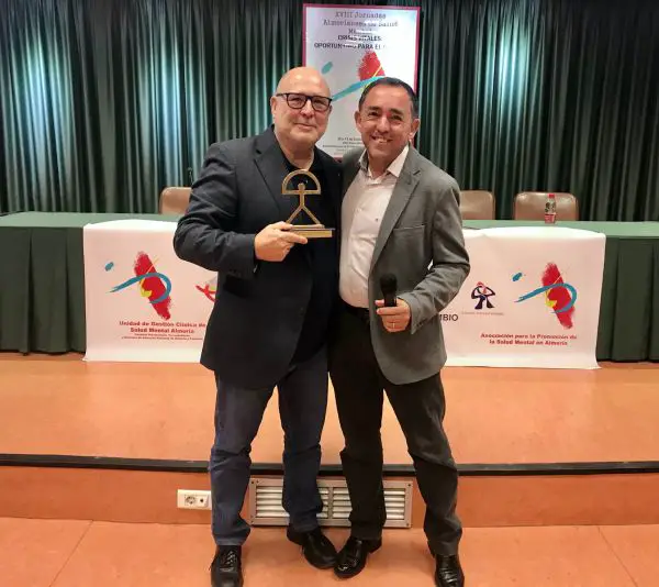 Con la entrega del Indalo de Oro ProSalud Mental 2019 al catedrático de Psicología de la Universidad Almería, Adolfo Cangas.