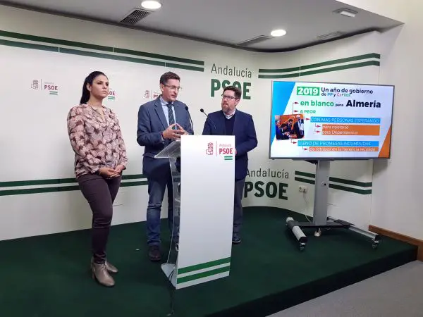 El PSOE asegura que el primer año del gobierno de las derechas en Andalucía “ha pasado en blanco” para Almería.