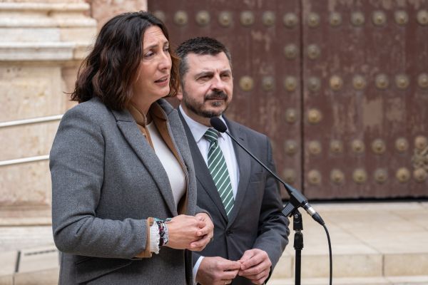 “Andalucía mejora y va por el buen camino, bajando impuesto, reduciendo burocracia, atrayendo a los creadores de empleo y liderando la revolución verde”