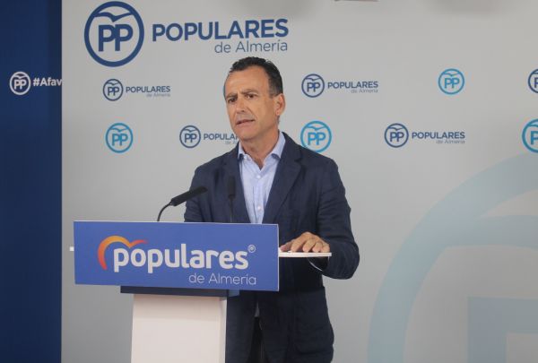 El parlamentario del PP afirma que el debate del Estado de la Comunidad que acogió el Parlamento a petición propia del presidente andaluz nos ha permitido comprobar que “Andalucía funciona y mejora con el primer año del Gobierno del cambio”.