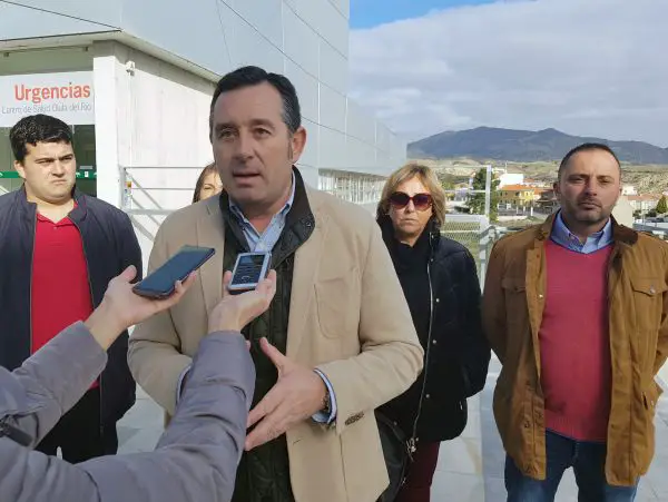 Diego Castaño: “Para apoyar los pozos de Alcóntar el PP tardó 20 horas en convocar y ahora, con un fallecido en el consultorio, nos cita a las semanas”.