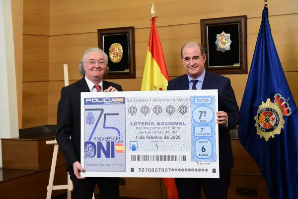 La expedición del Documento Nacional de Identidad es competencia exclusiva de la Policía Nacional y acredita la identidad, los datos personales y la nacionalidad española de su titular.