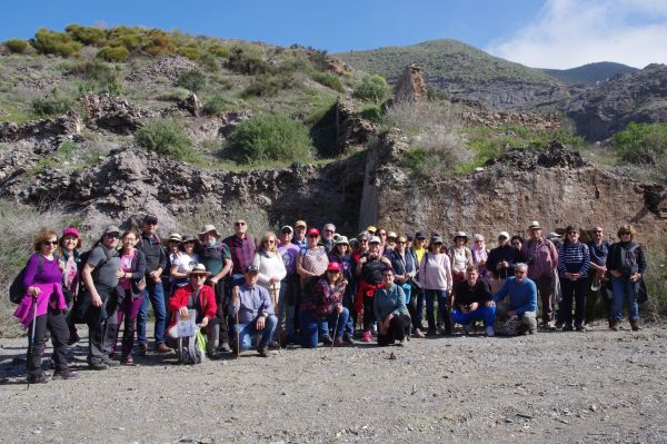 Más de cincuenta Amigos de la Alcazaba han realizado una de sus visitas más interesantes al pasado minero de Almería y su patrimonio industrial.