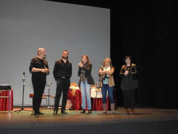El Teatro Municipal ha acogido esta mañana los talleres “Educando desde la tradición: El folclore de mi tierra” enmarcados en los actos del Día de Andalucía y Día del Villazgo.