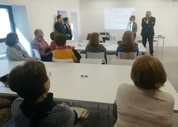 Andalucía Compromiso Digital ofrece charlas informativas en la Biblioteca Central ‘José María Artero’ de la capital almeriense.