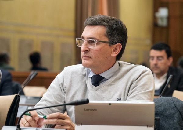 El parlamentario del PSOE recrimina a Moreno Bonilla su nulo interés, así como al consejero que en su última visita a Almería no abordara el tema.