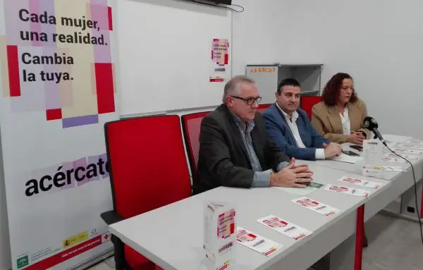 El proyecto ‘Acércate’, que cuenta con una unidad de atención en Almería, prevé ayudar a 135 mujeres en la provincia en 2020.