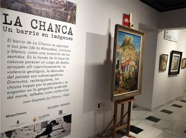 Las obras expuestas son de los artistas almerienses Jesús de Perceval, Carlos Pérez Siquier, Miguel Cantón Checa y Miguel Martínez.