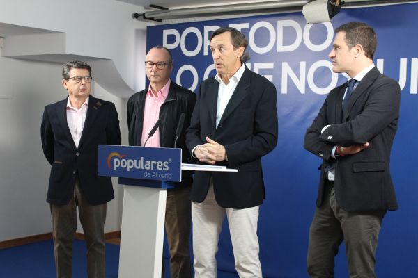 Miguel Ángel Castellón y Rafael Hernando han trasladado la preocupación del Grupo Popular y del PP de Almería ante los “nulos avances” que se están produciendo en esta infraestructura desde que gobierna Pedro Sánchez.