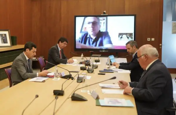 El Gabinete de Crisis de la Junta de Andalucía ha acordado la gratuidad de la televisión en los hospitales andaluces públicos y la creación de una Comisión Parlamentaria de Seguimiento.