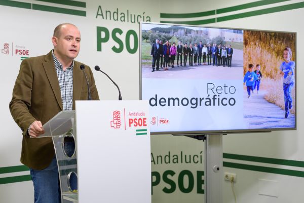 El PSOE exige a Junta y Diputación que sigan el ejemplo del Gobierno de España y actúen para frenar la despoblación.
