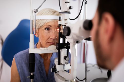• El equipo médico de Oftalvist recuerda la importancia de mantener los tratamientos oculares relacionados con patologías de retina y glaucoma durante el confinamiento. • Oftalvist ha puesto en marcha un protocolo de prevención con el objetivo de aumentar la seguridad y evitar al máximo el riesgo de contagio de Covid-19.
