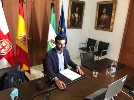 Fernández-Pacheco inaugura una mesa de expertos dirigida a detectar nuevos yacimientos de empleo en Almería en el marco de la Estrategia Municipal para la Creación de Empleo en Sectores Emergentes.