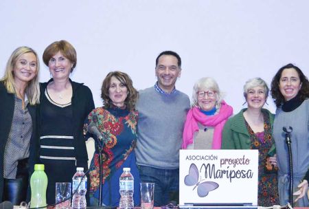 La donación se destinará al desarrollo de un programa de ejercicio físico para mujeres de Almería que han padecido cáncer de mama. El Equipo Solidario de Cajamar ha repartido en los últimos años un total de 520.000 euros entre un total de 40 proyectos sociales.