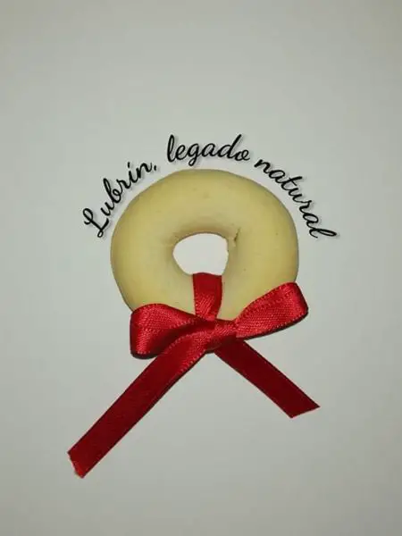 El municipio estrena distintivo para promocionar sus productos gastronómicos bajo un sello propio. El logotipo está protagonizado por una rosca de pan, típica de las fiestas de San Sebastián.