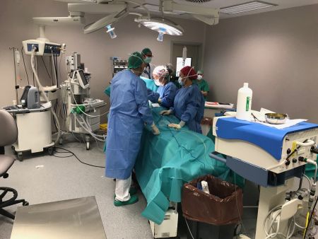 Han entrado en funcionamiento dos quirófanos, uno de cirugía ginecológica y otro de cirugía pediátrica, dotados de la última tecnología.