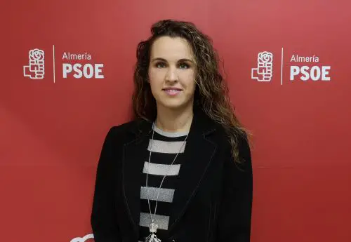 Los socialistas tachan de “irrespetuoso” al alcalde de Adra por “alardear” de esta figura que propuso el PSOE y de la que se “mofaron”.