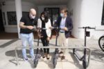 El Consorcio ha instalado nuevos módulos de aparcamiento para bicicletas y patinetes en el exterior de la Biblioteca José M.ª Artero