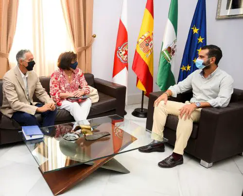Ramón Fernández-Pacheco ha mantenido un encuentro con la nueva presidenta, Yasmina Domínguez, y el secretario, Alberto Consuegra.