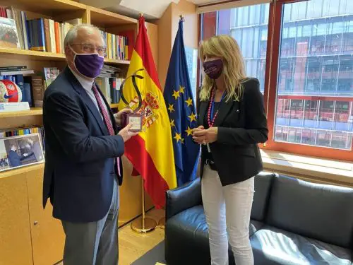De izquierda a derecha: Francisco Fonseca, director de la Representación de la Comisión Europea en España y Ana Bujaldón, directora de FEDEPE.