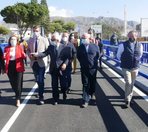 La Dirección General de Carreteras destina más de 1,2 millones de euros a llevar a cabo los trabajos de ampliación de los viales y refuerzo de la estructura