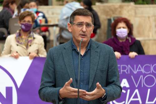 El PSOE llama a las fuerzas políticas a no hacer concesiones a la extrema derecha en materia de género a cambio de poder.
