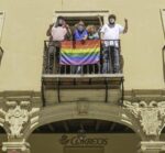 Correos se une de nuevo en Guadix a esta asociación que lleva trabajando en la comarca más de 10 años en la lucha de los derechos del colectivo LGBTI+